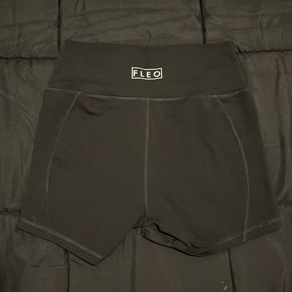 FLEO true high contour black shorts - Picture 3 of 3